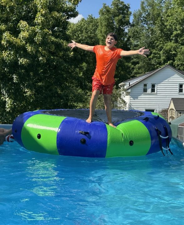 OZIS water bouncer in pool