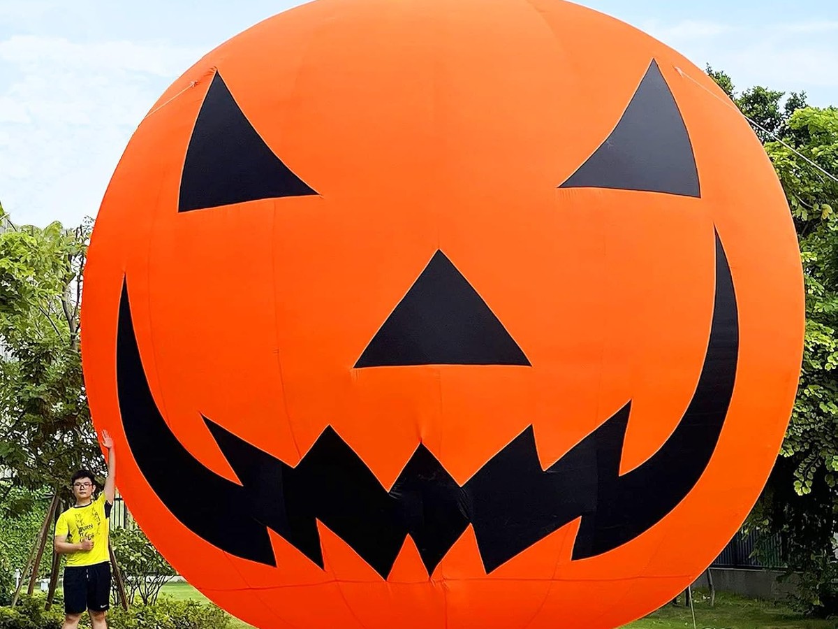 OZIS giant inflatable Halloween pumpkin